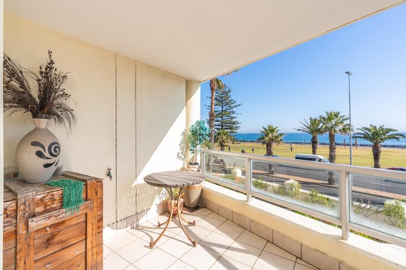 2 Bedroom Property for Sale in Sea Point Western Cape